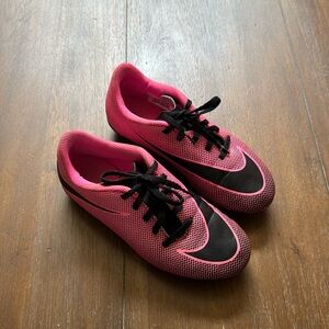 Size 3Y Nike Kids Jr Bravata II FG Soccer Cleat in pink